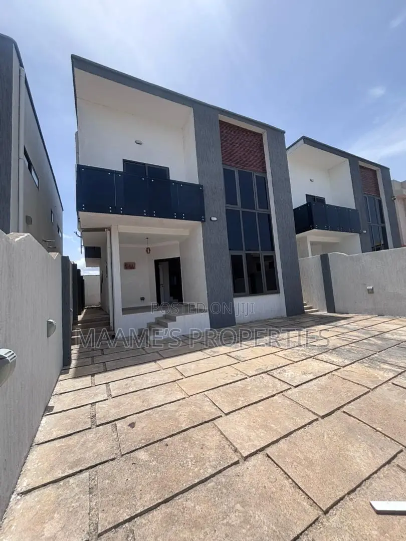3bdrm Duplex in Airport Residential Area for sale