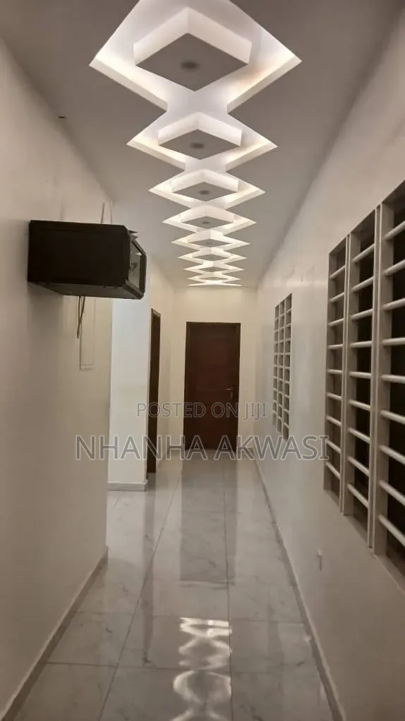 5bdrm House in Lashibi, Sakumono for rent