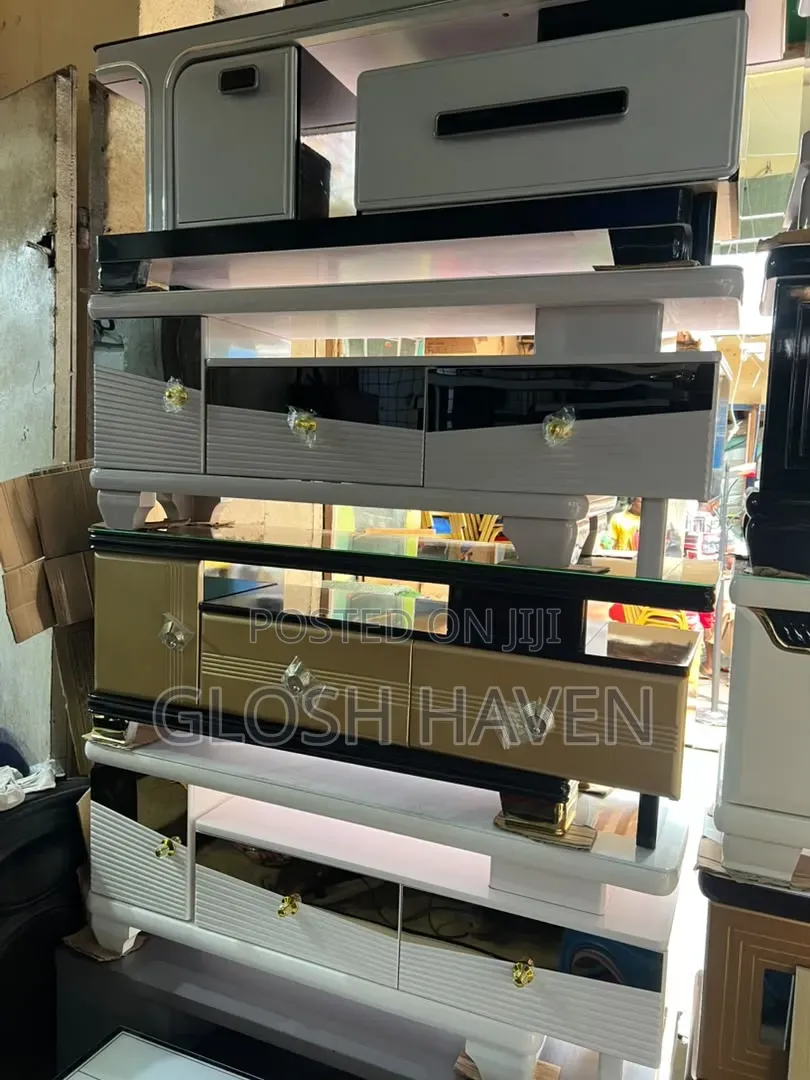 TV Stand (Medium Size)