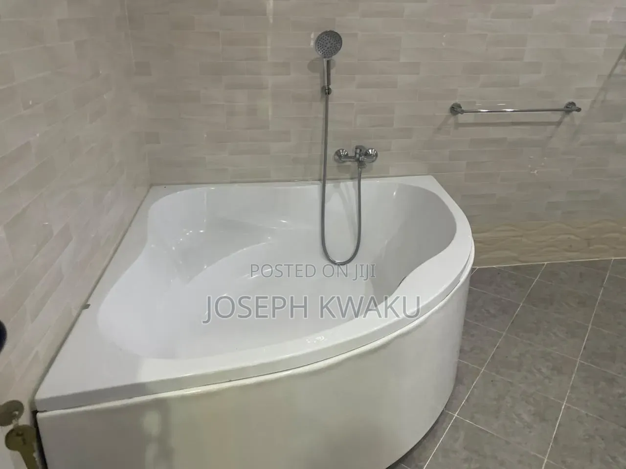 3bdrm House in Botwe Zoom Lion, Boundary Road Area for rent
