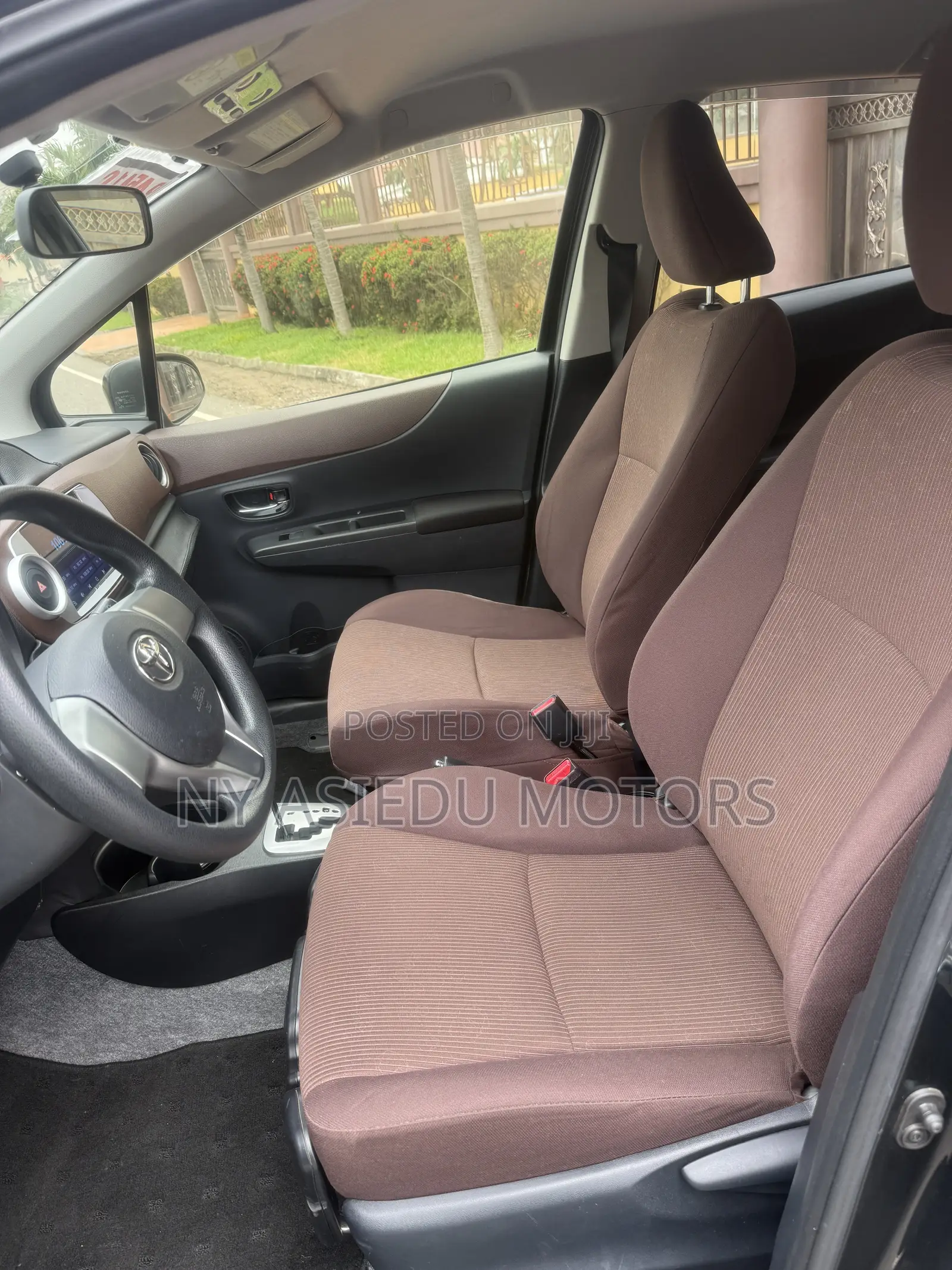 Toyota Vitz 1.3 FWD 3dr 2013 Black