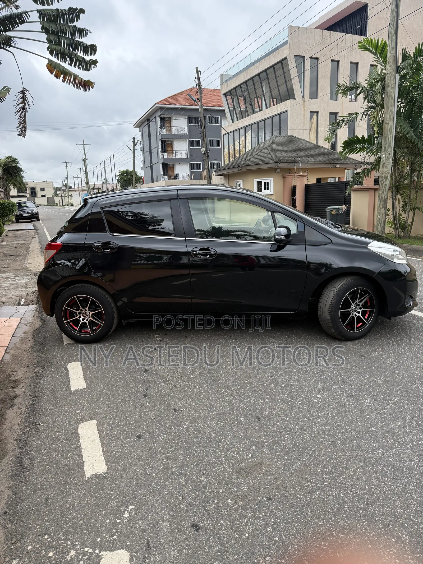 Toyota Vitz 1.3 FWD 3dr 2013 Black