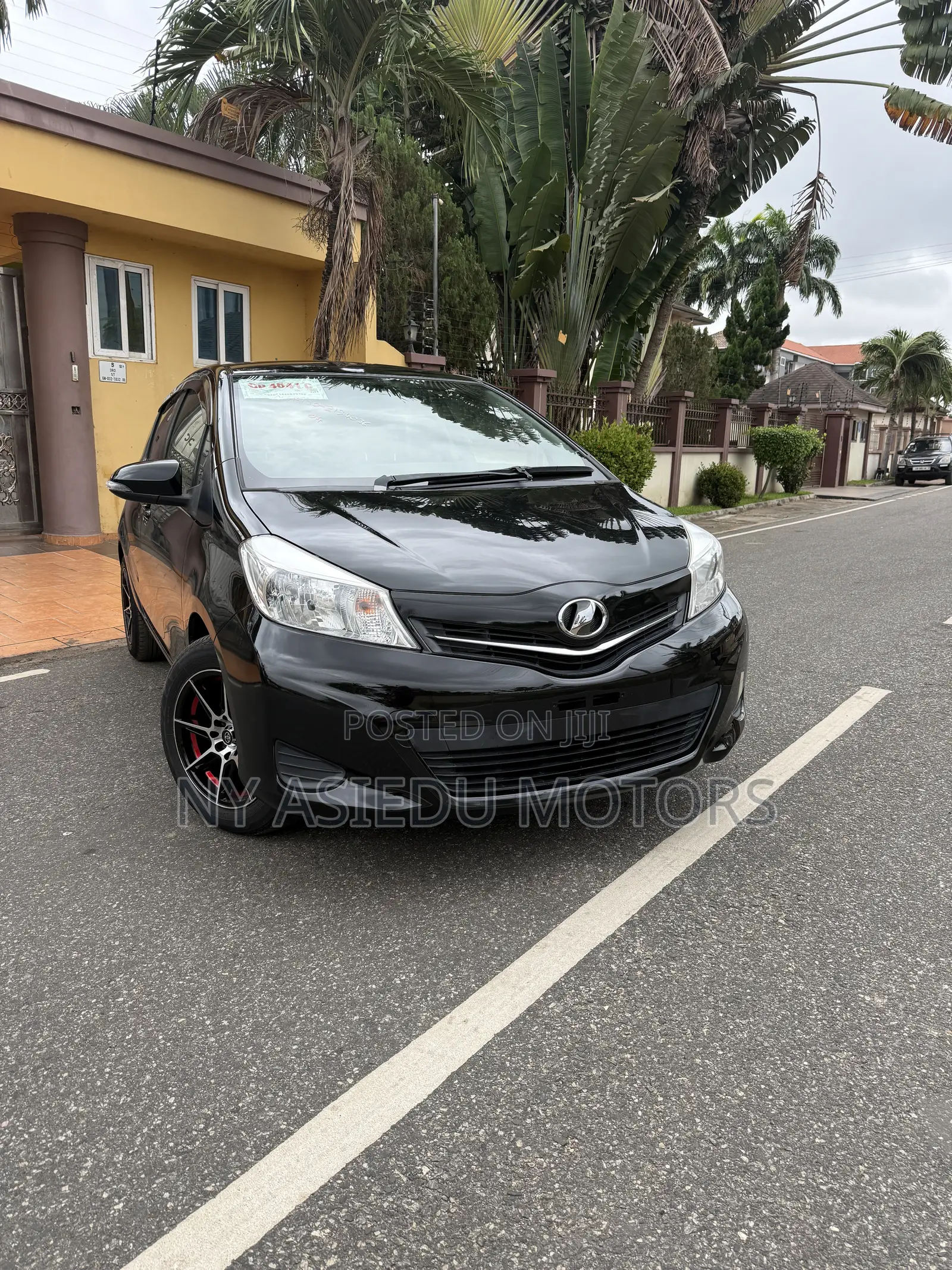 Toyota Vitz 1.3 FWD 3dr 2013 Black