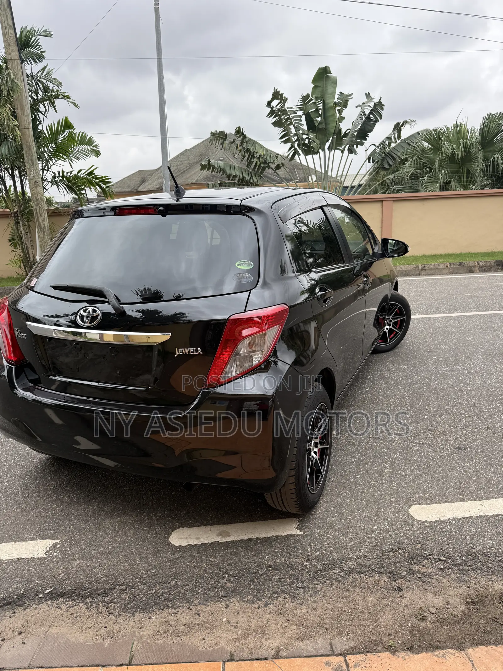 Toyota Vitz 1.3 FWD 3dr 2013 Black