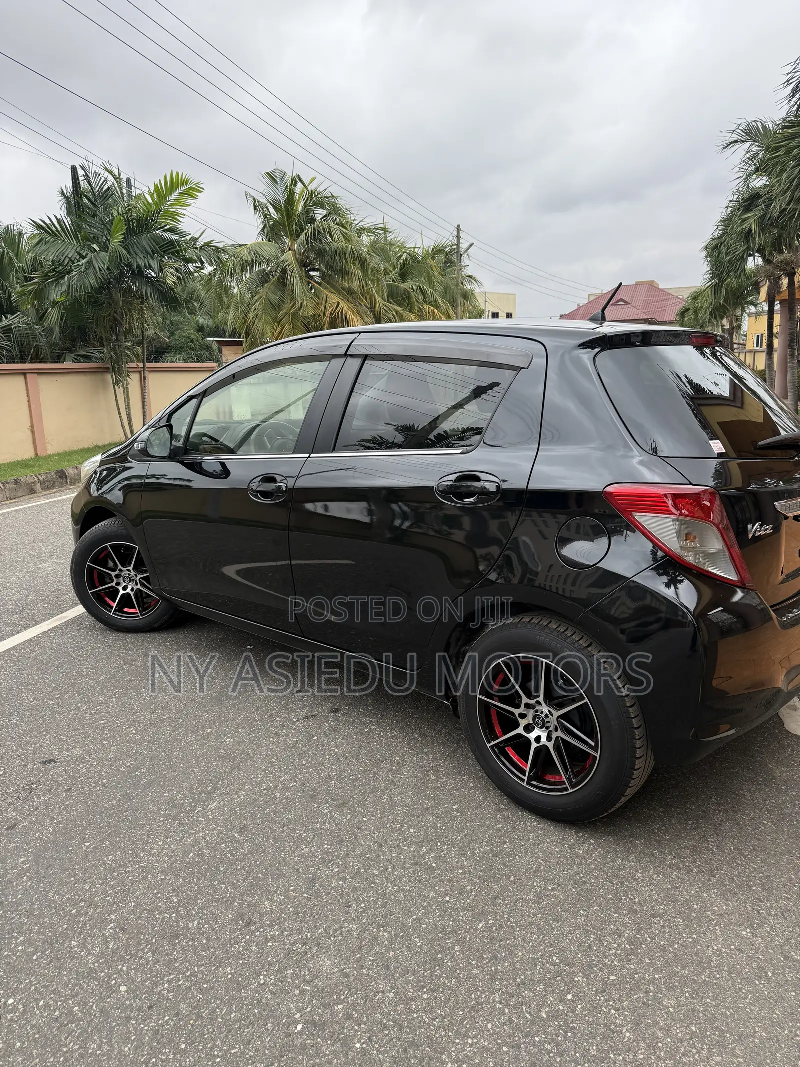 Toyota Vitz 1.3 FWD 3dr 2013 Black