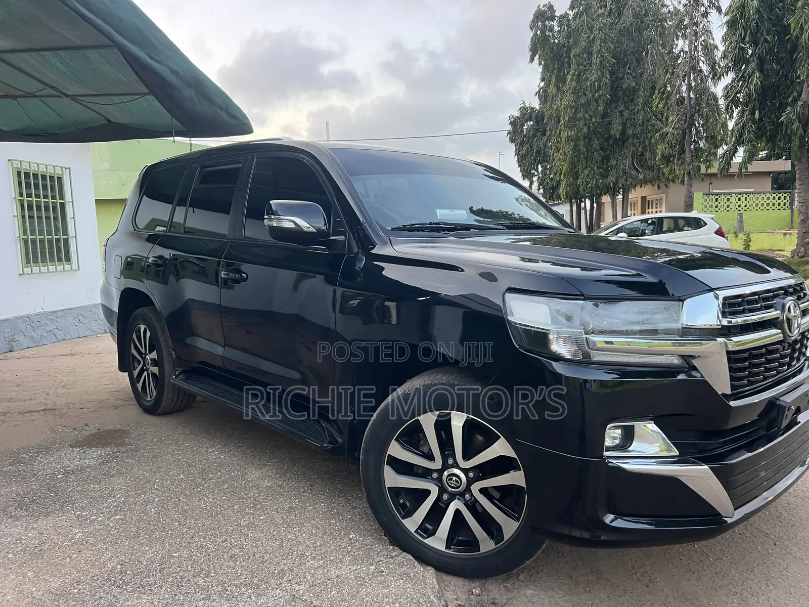 Toyota Land Cruiser 5.7 V8 GXR 2019 Black