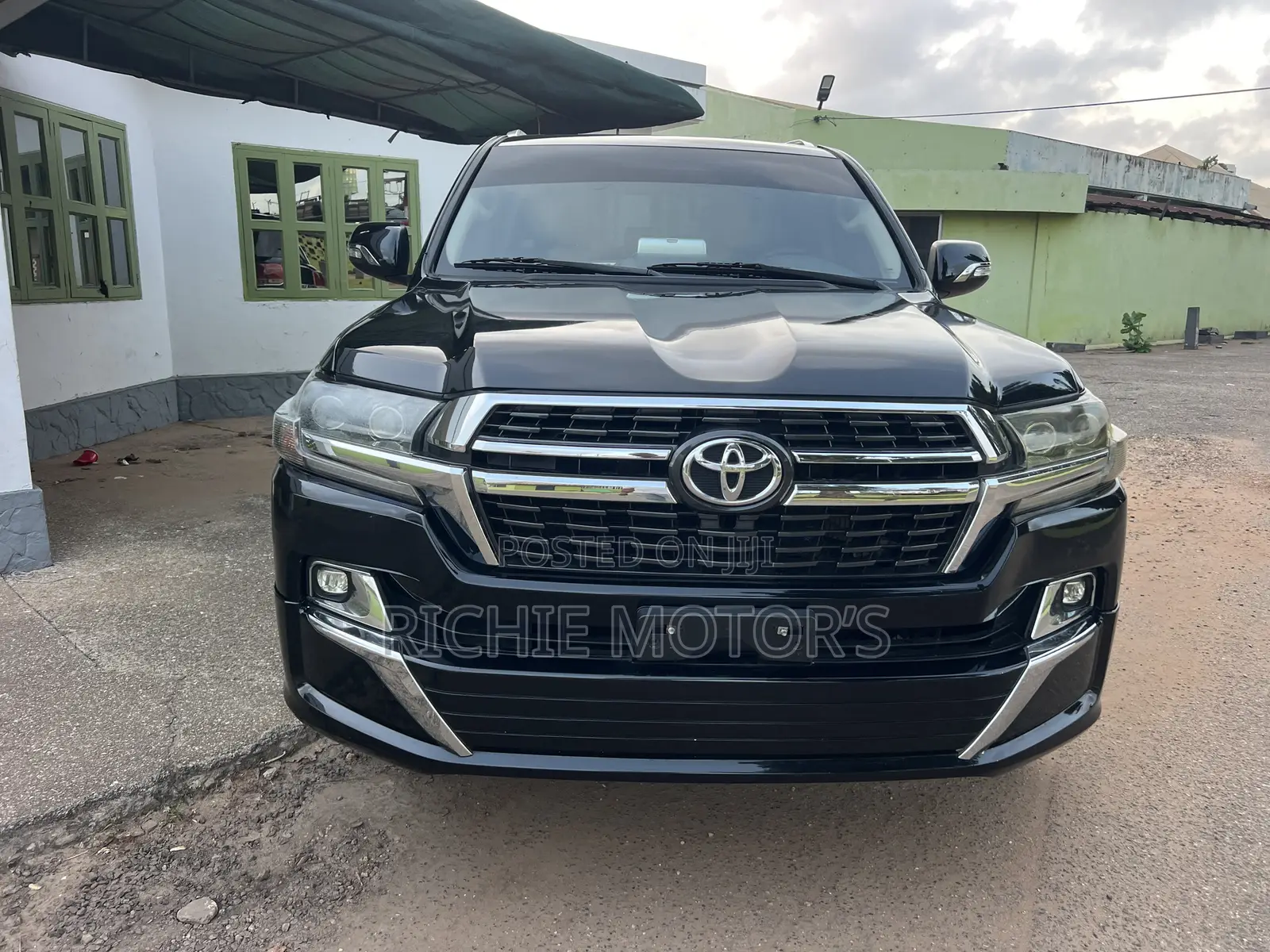 Toyota Land Cruiser 5.7 V8 GXR 2019 Black