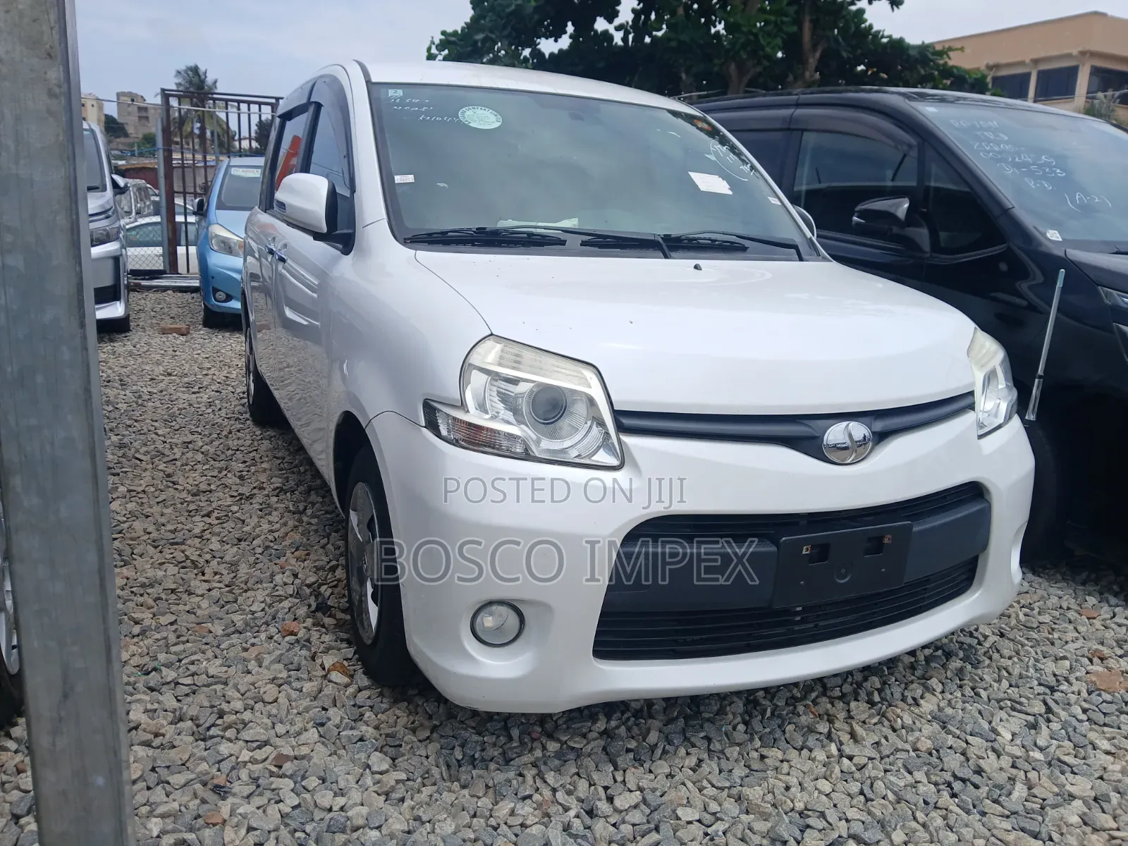 Toyota Sienta 2012 White