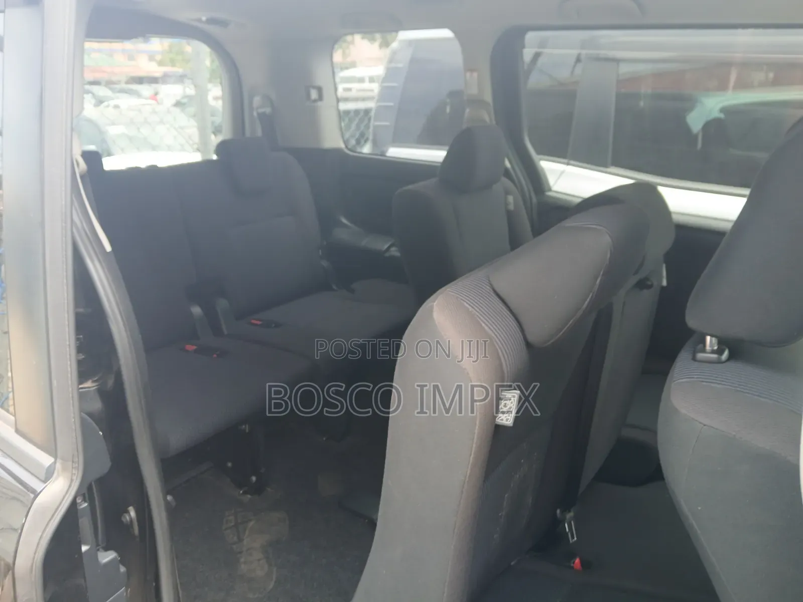 Toyota Voxy 2016