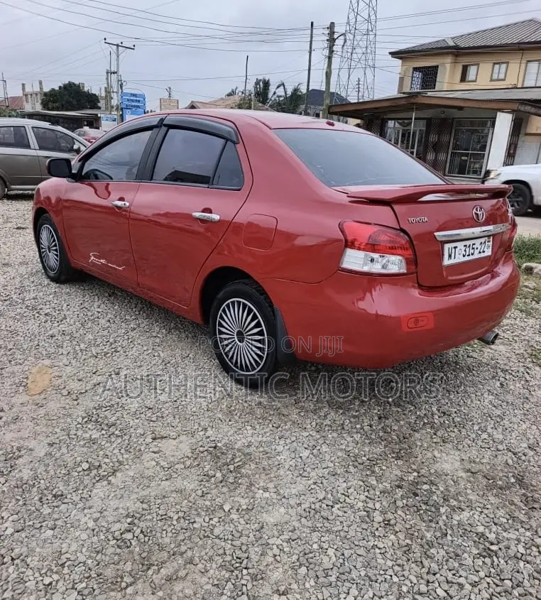 Toyota Yaris Base Sedan 4dr 2010 Red