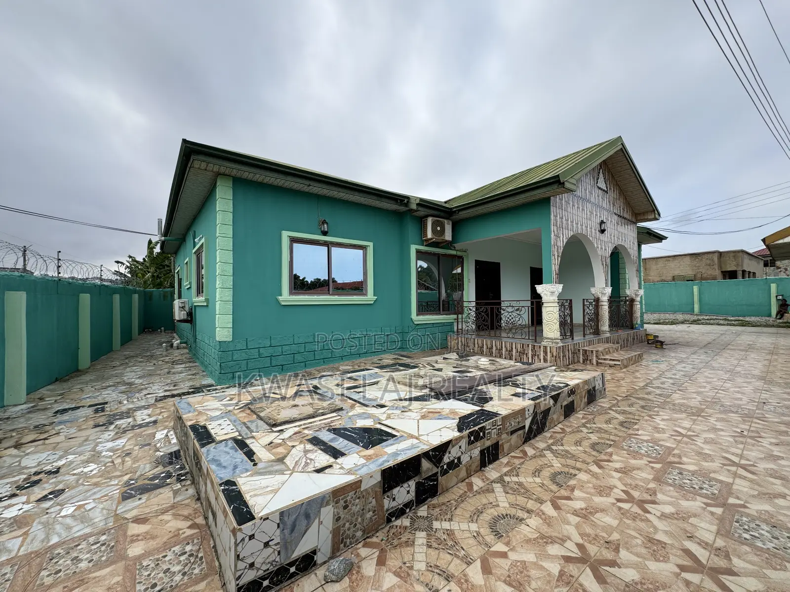 4bdrm House in Kokrobite, Weija for rent