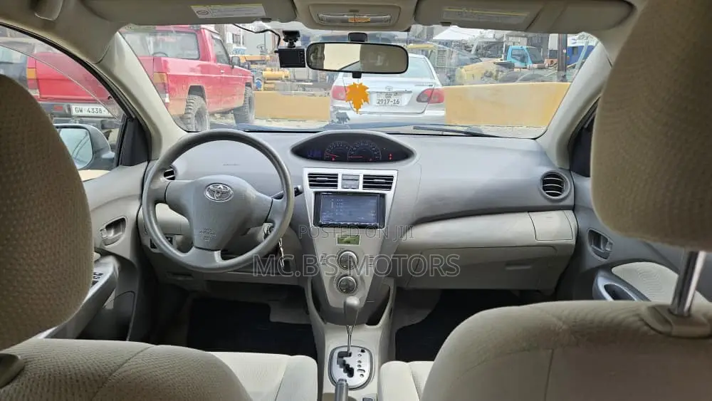 Toyota Belta 2012 Silver