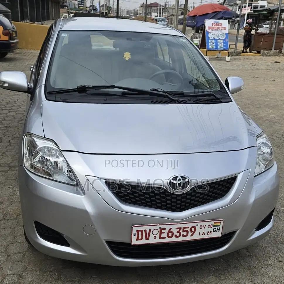 Toyota Belta 2012 Silver