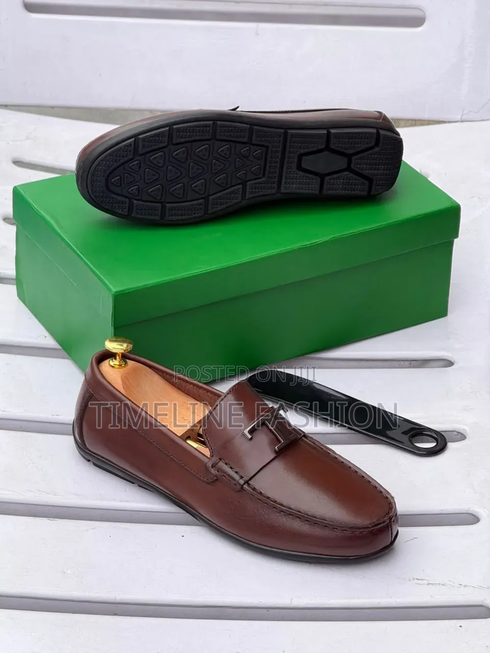 Tod's Fashionable Men's Leather Loafers Coffee Brown
