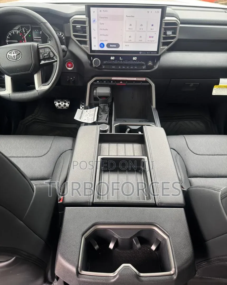 Toyota Tundra 2022 White