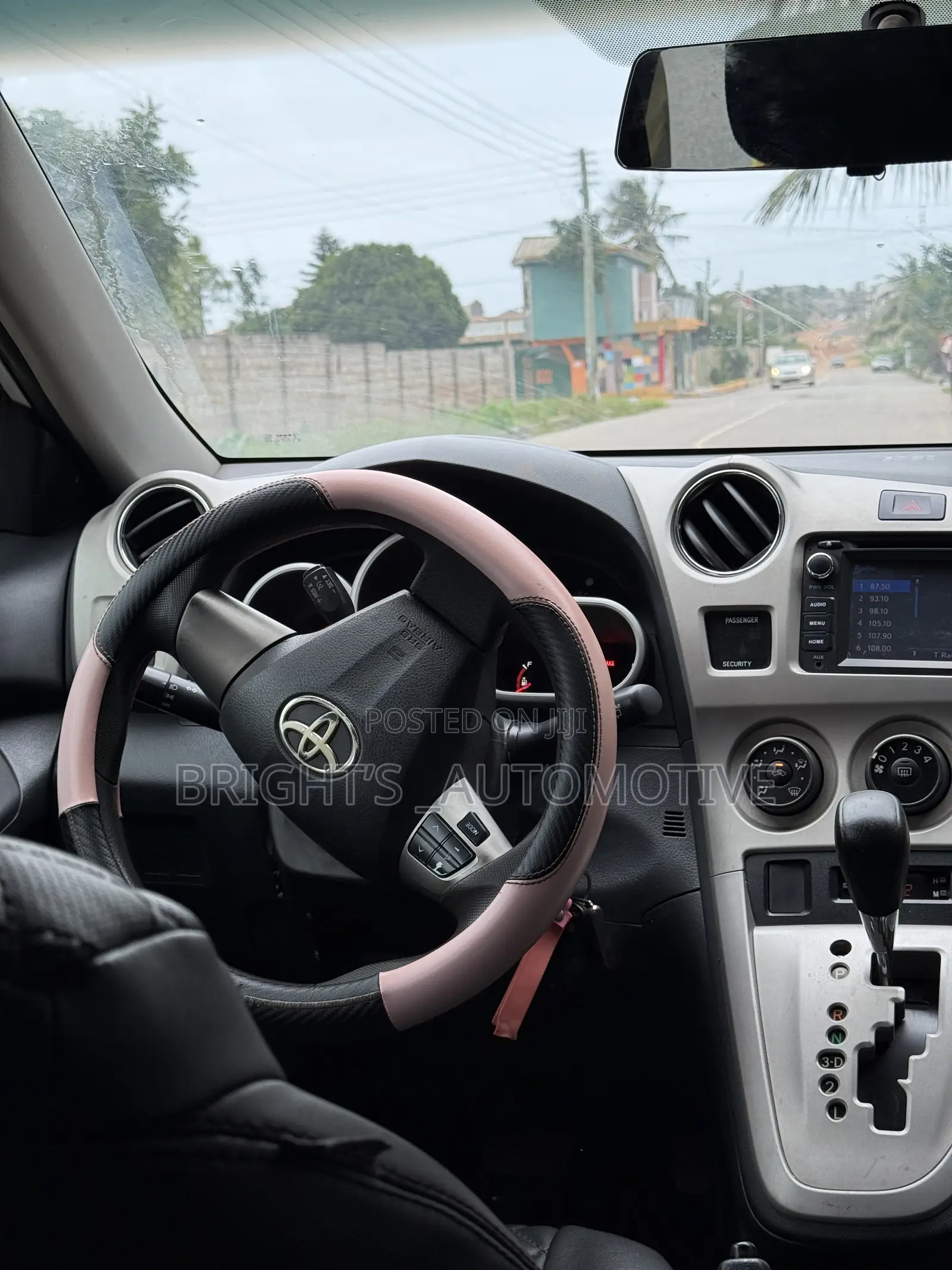 Toyota Matrix L Hatchback FWD (1.8L 4cyl) 2014 White