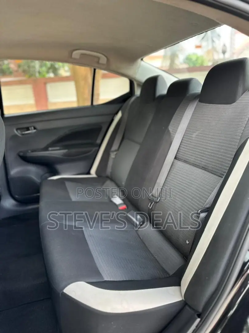 Nissan Versa 1.6 SV 2021 Black
