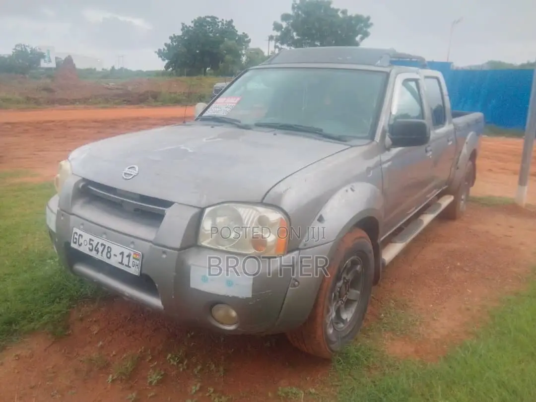 Nissan Hardbody 2011 Silver