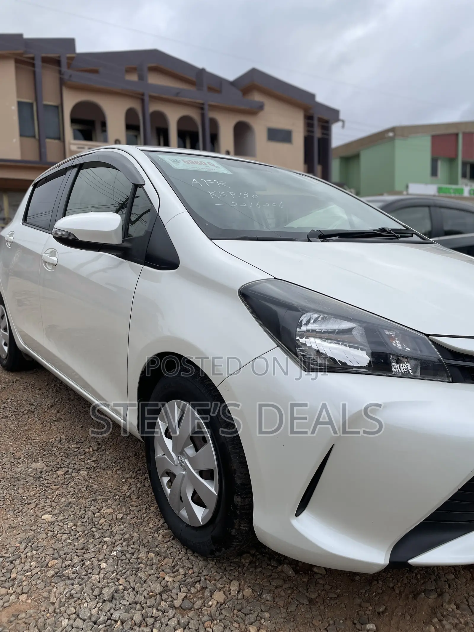 Toyota Vitz 1.3 FWD 5dr 2015 White