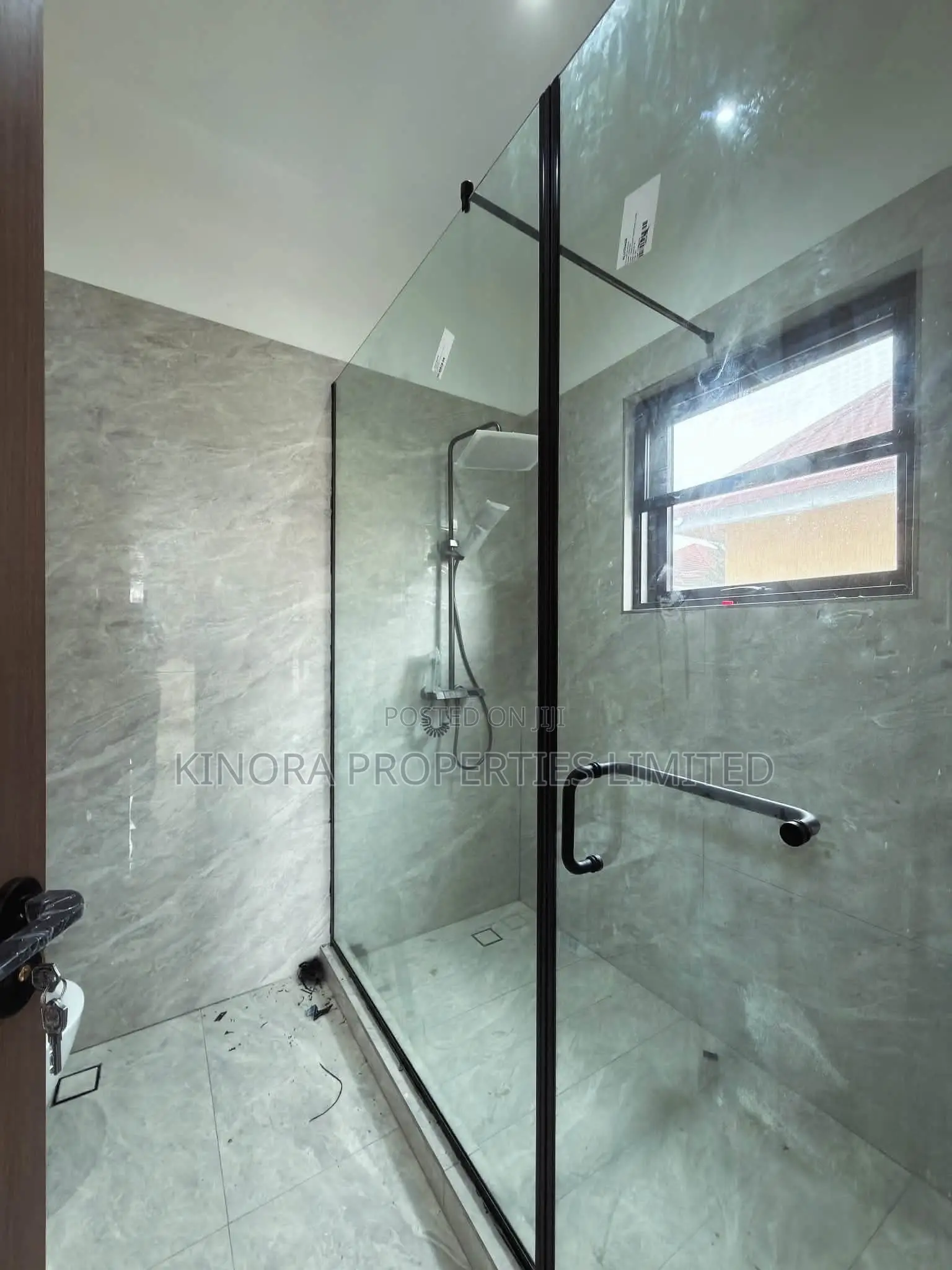 5bdrm Duplex in East Legon for sale
