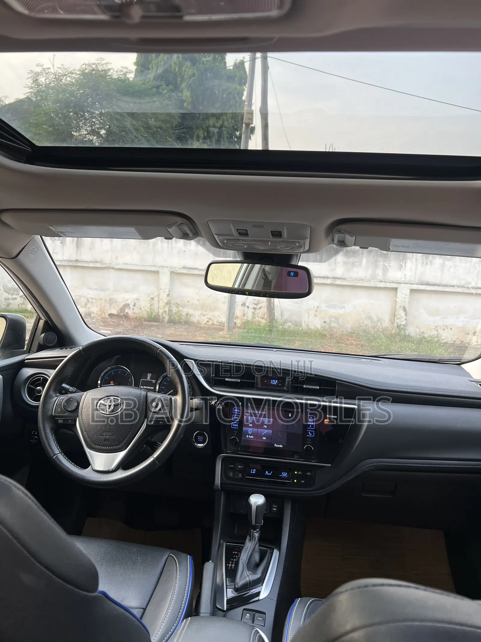 Toyota Corolla XSE 4dr Sedan (1.8L 4cyl CVT) 2017 White