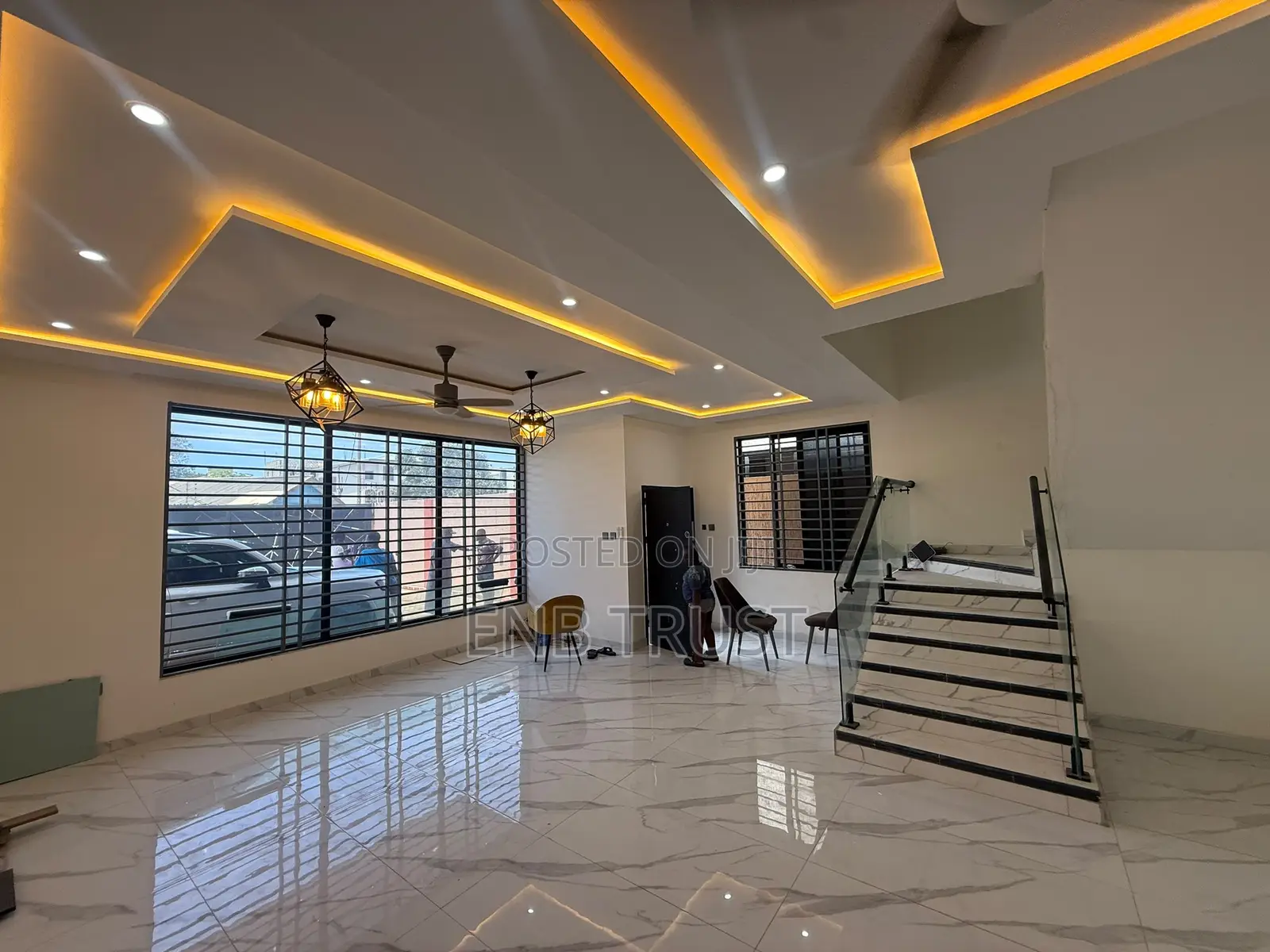 5bdrm Duplex in Lartebiokorshie for rent