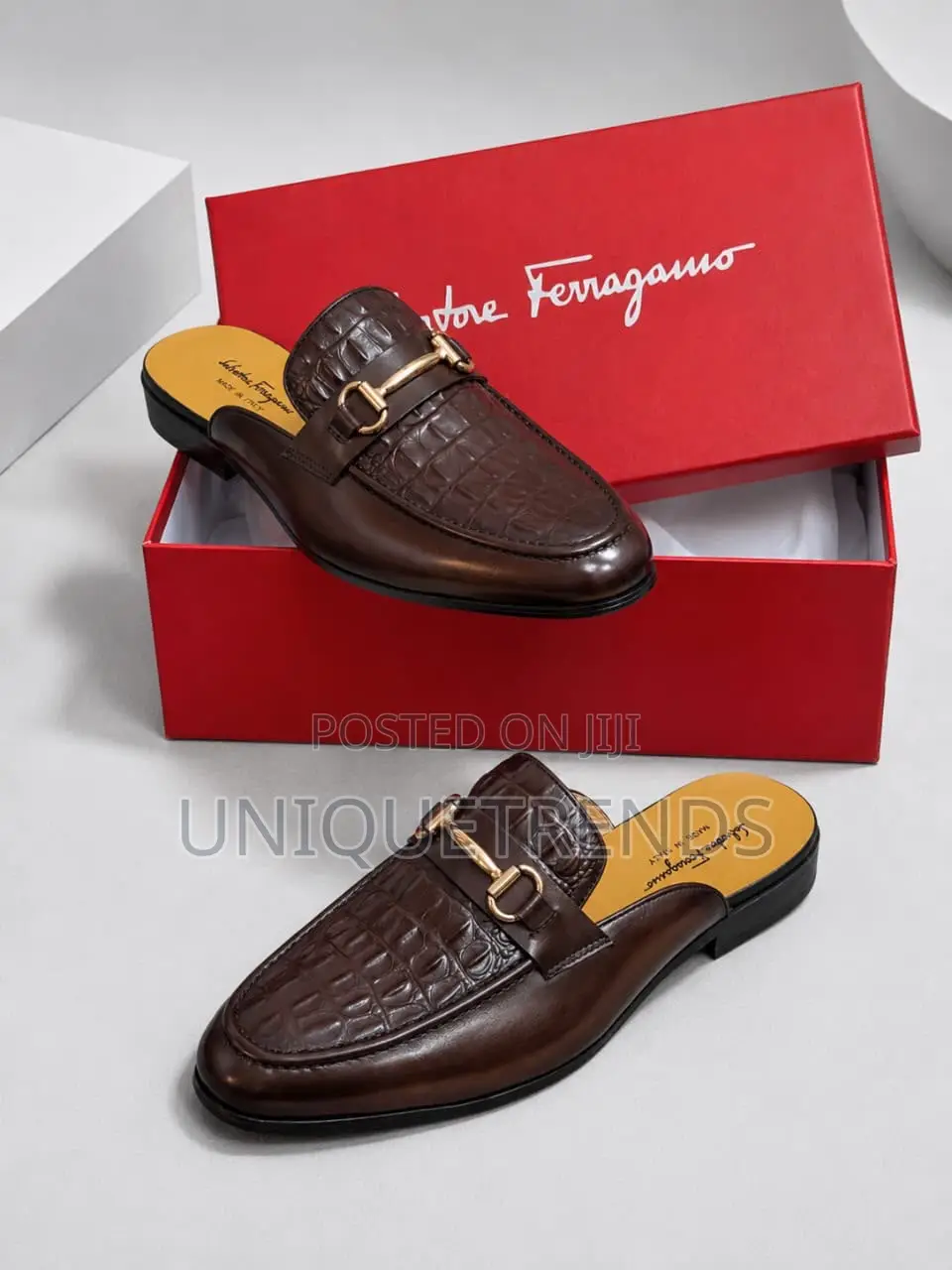 Executive SALVATORE FERRAGAMO Leather Half Shoe (Brown)