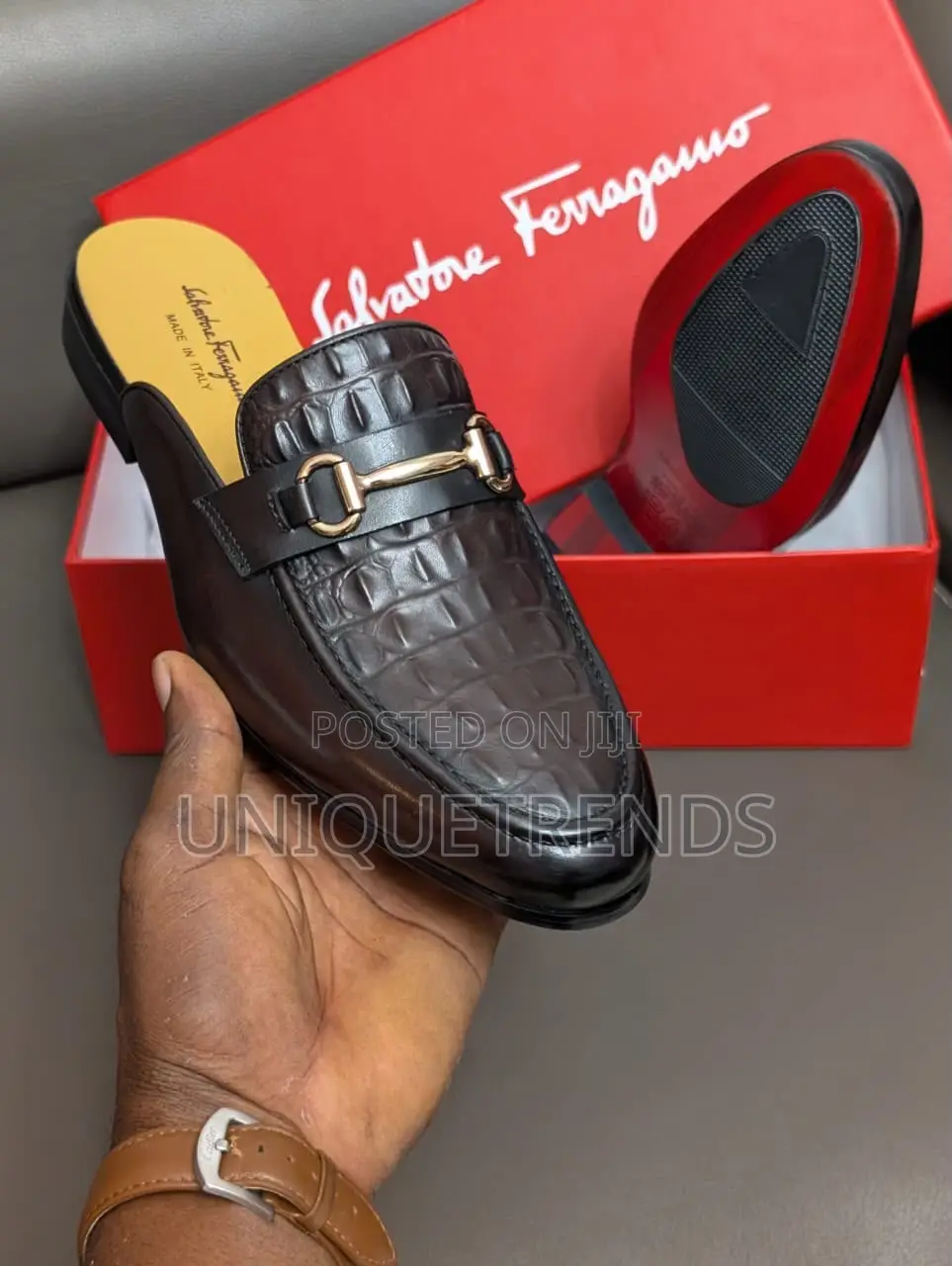 Executive SALVATORE FERRAGAMO Leather Half Shoe (Brown)