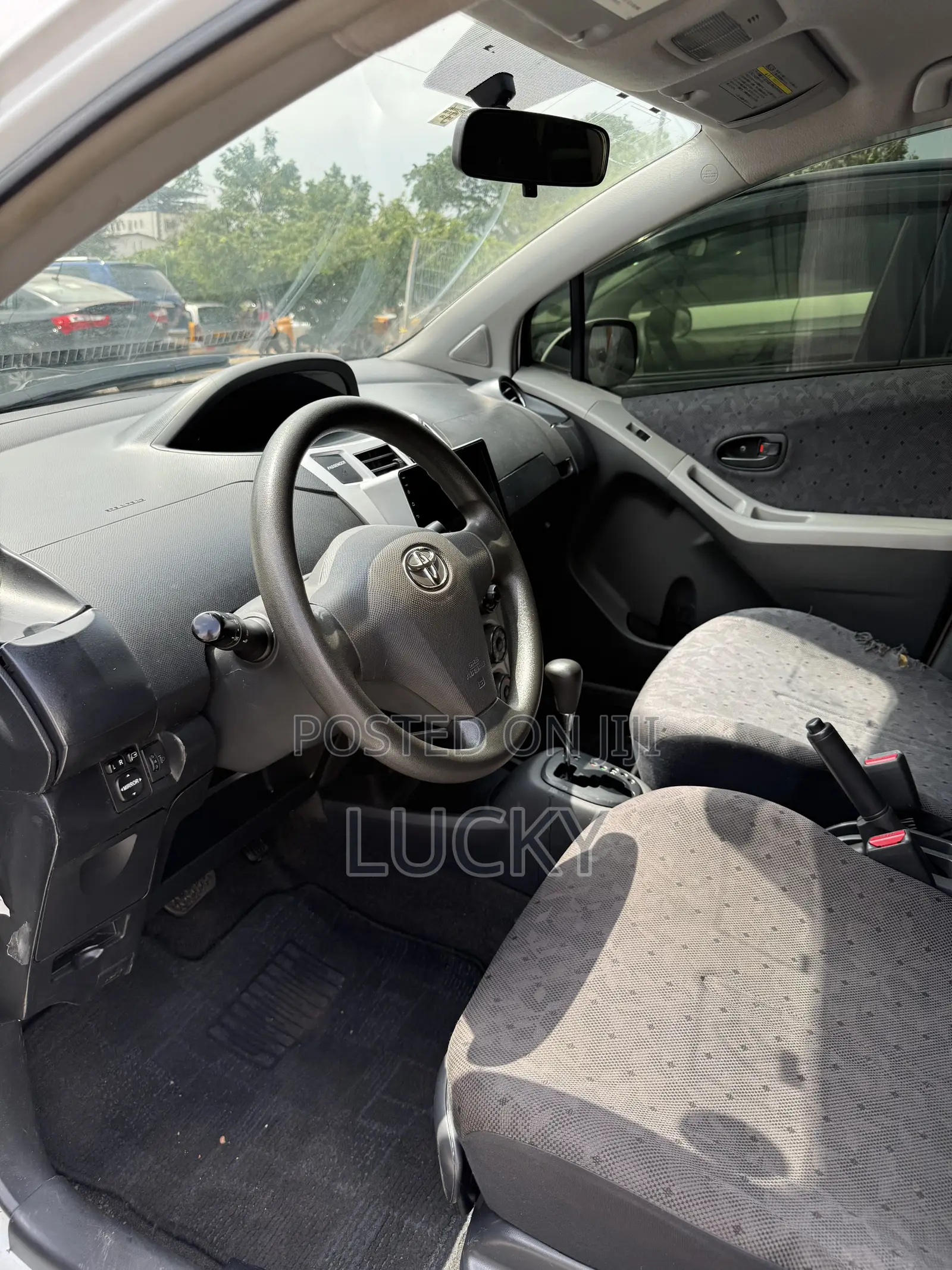 Toyota Vitz 1.5 FWD 5dr 2010 White