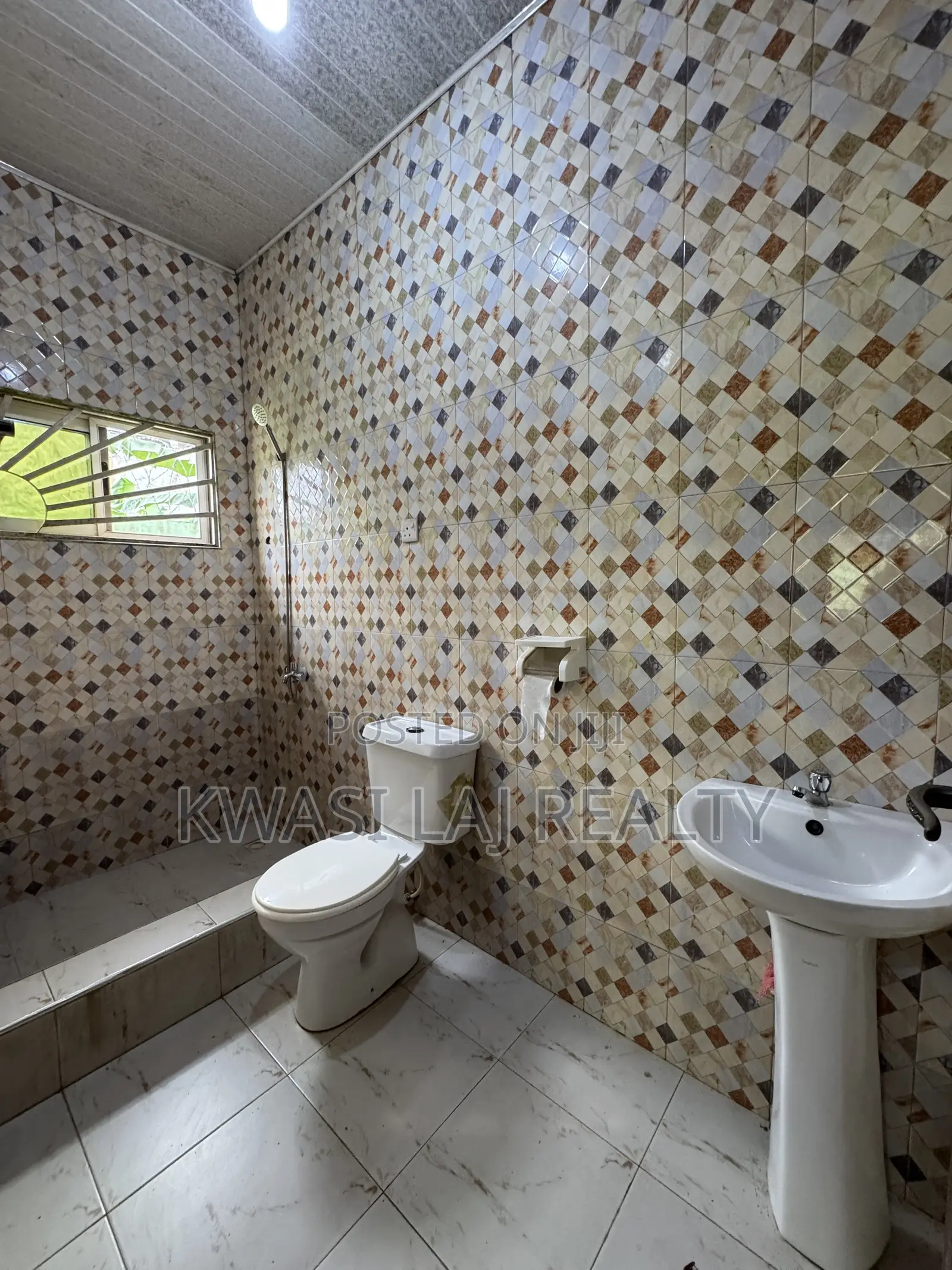 2bdrm Apartment in Azuma Scc, Weija for rent