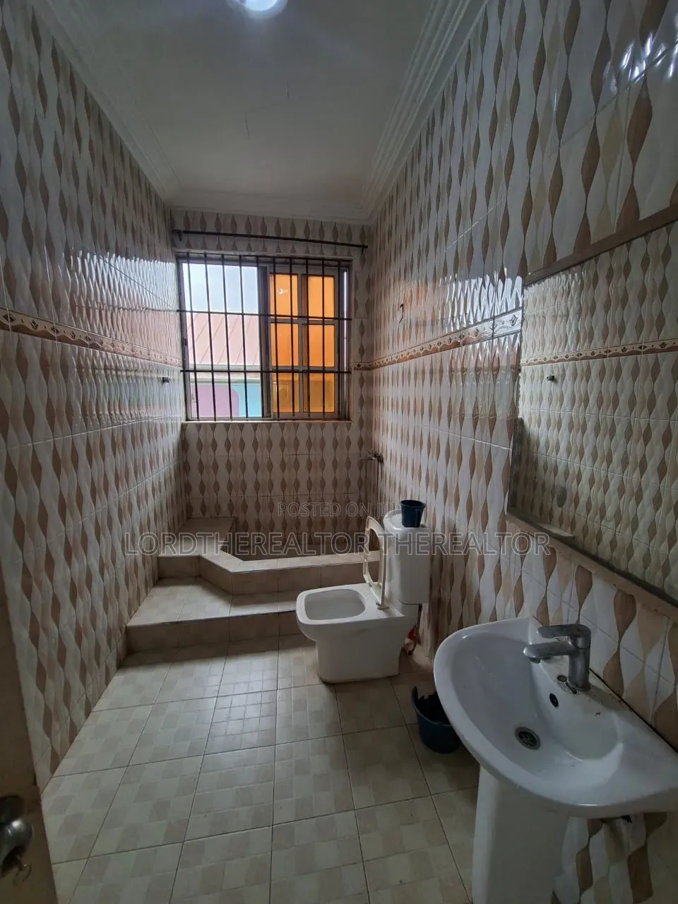 3bdrm Apartment in Kwabenya for rent