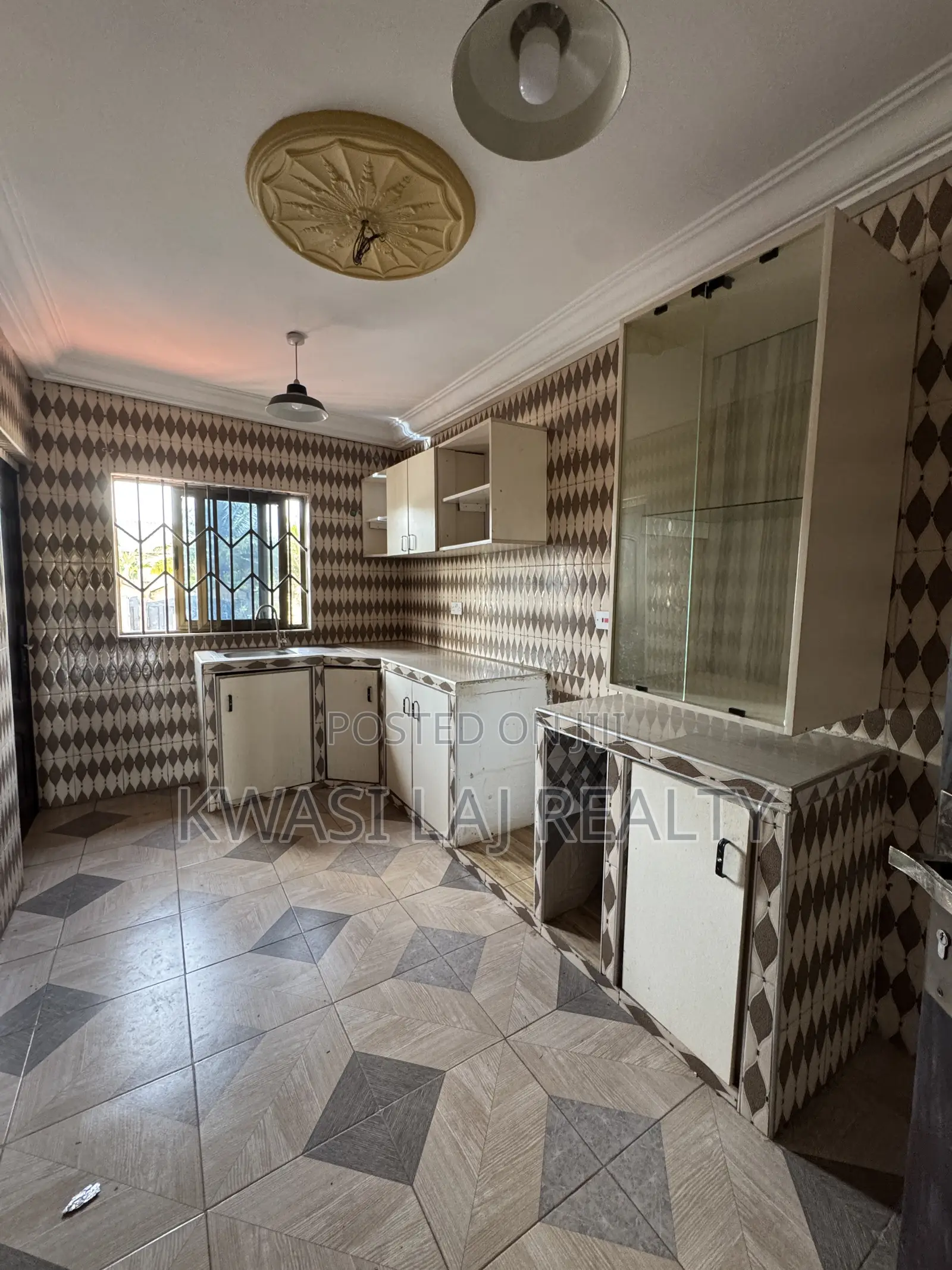 2bdrm Apartment in New Bortianor, Weija for rent