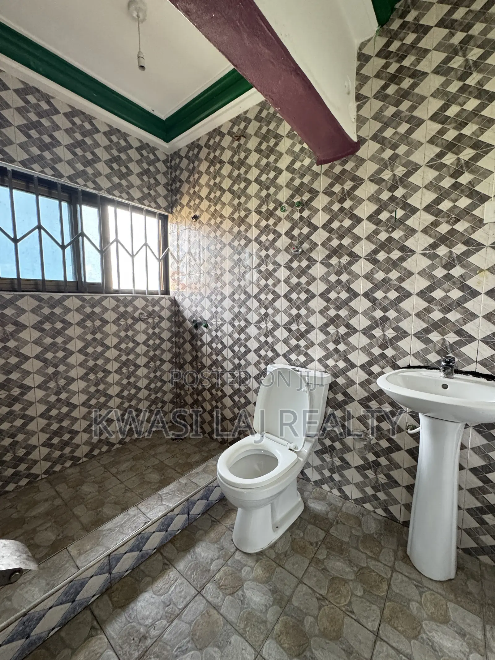 2bdrm Apartment in New Bortianor, Weija for rent