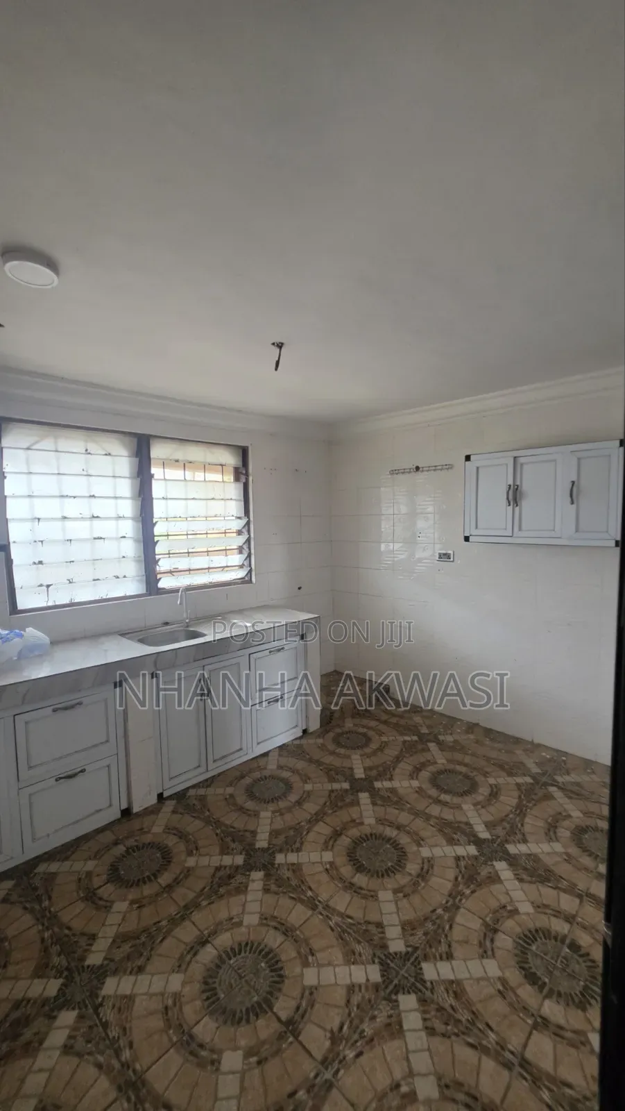3bdrm Apartment in Junction Mall, Sakumono for rent