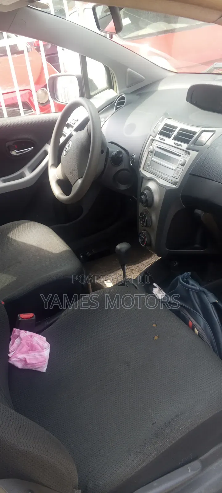 Toyota Vitz 2010 Silver