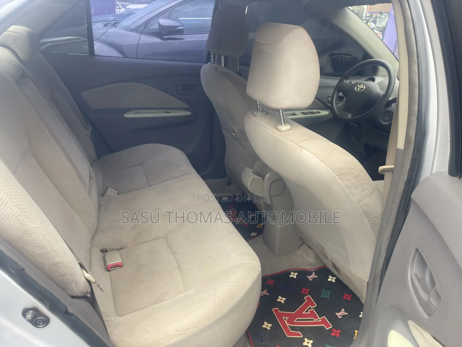 Toyota Belta 2010 Silver