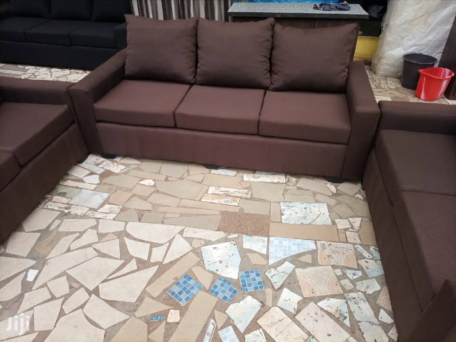Three Seater Sofa 💕🤍. Free Delivery