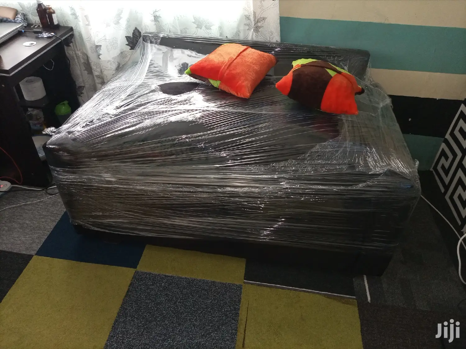 New 2in1 Sofa Wit Throw Pillows
