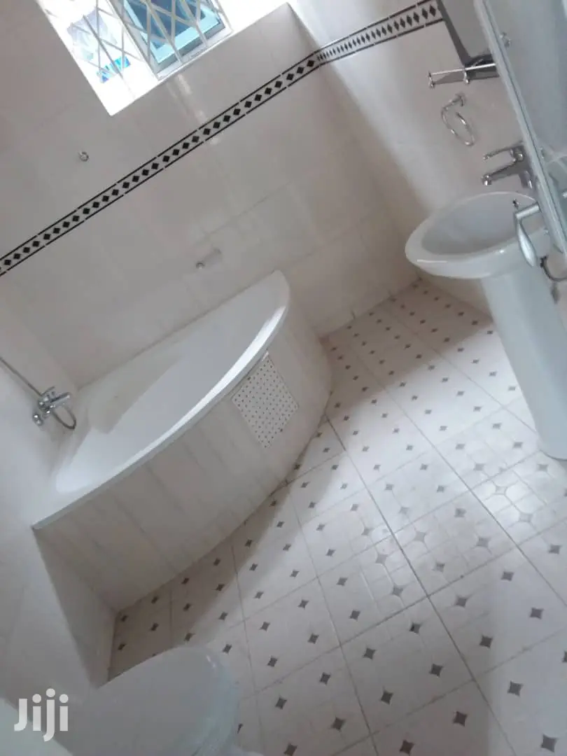 3bdrm House in Bronko Housing, Accra Metropolitan for sale