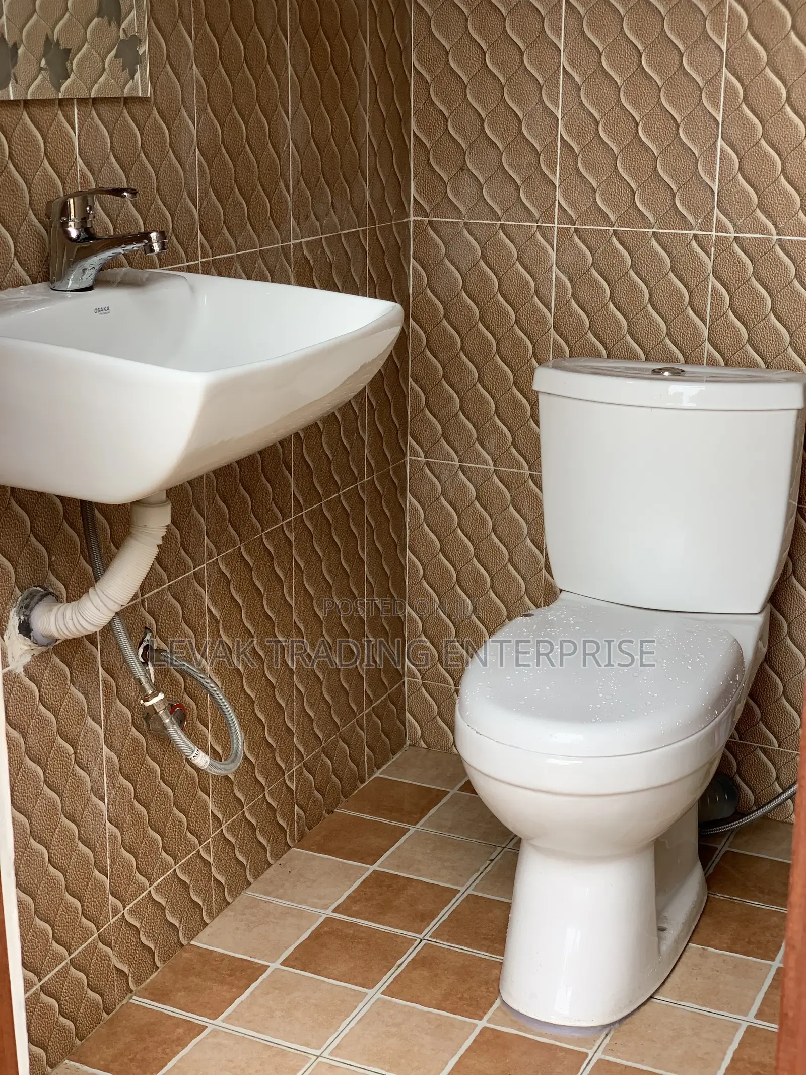 Twyford Watercloset, Wash Hand Basin