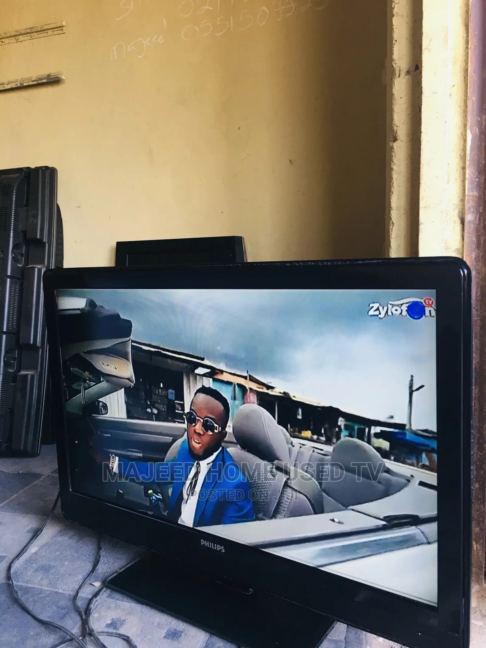 43inches Philips Slim LCD