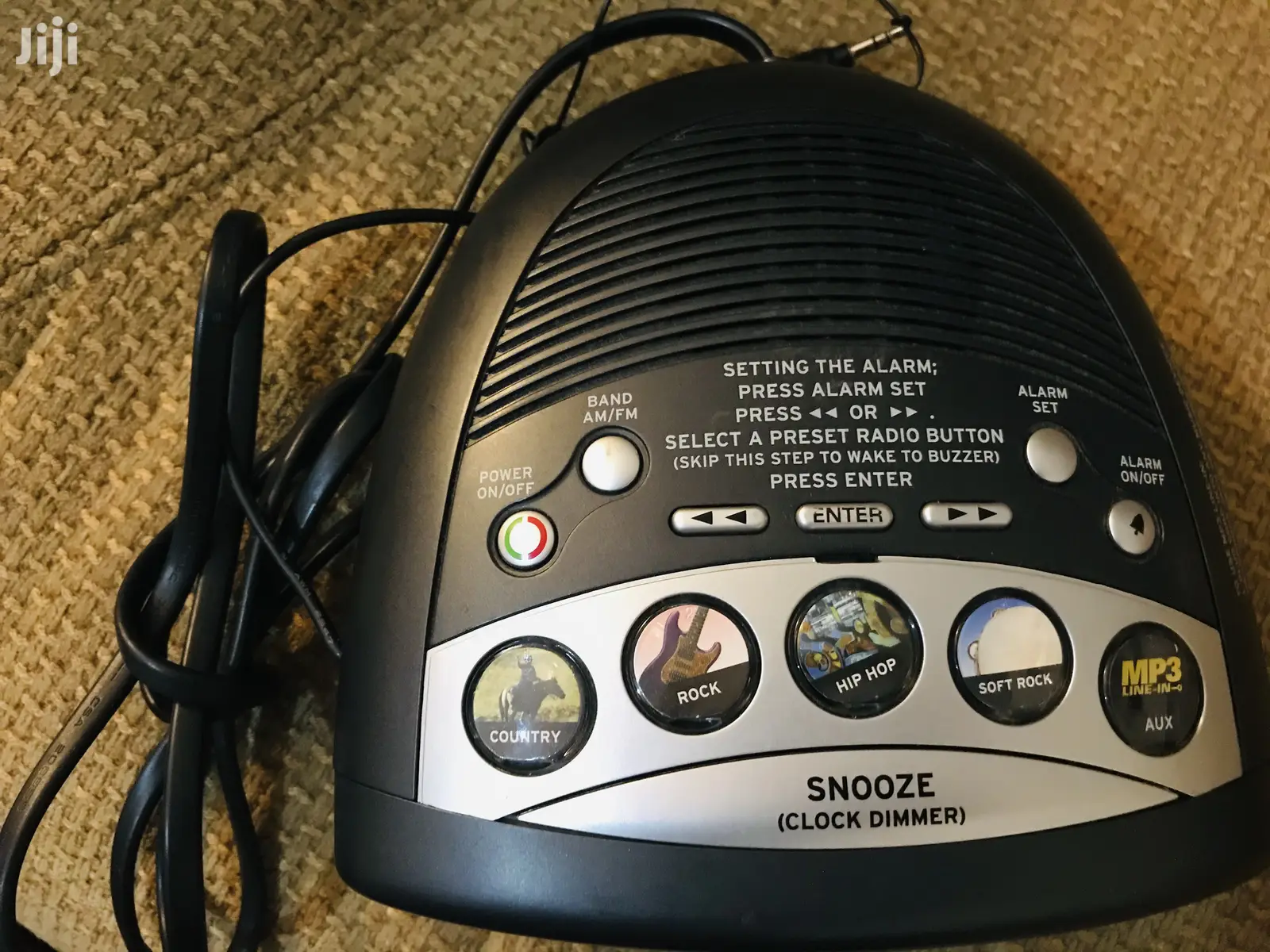 Timex AM~FM Digital Clock Radio With MP3 Line in-T1233ba