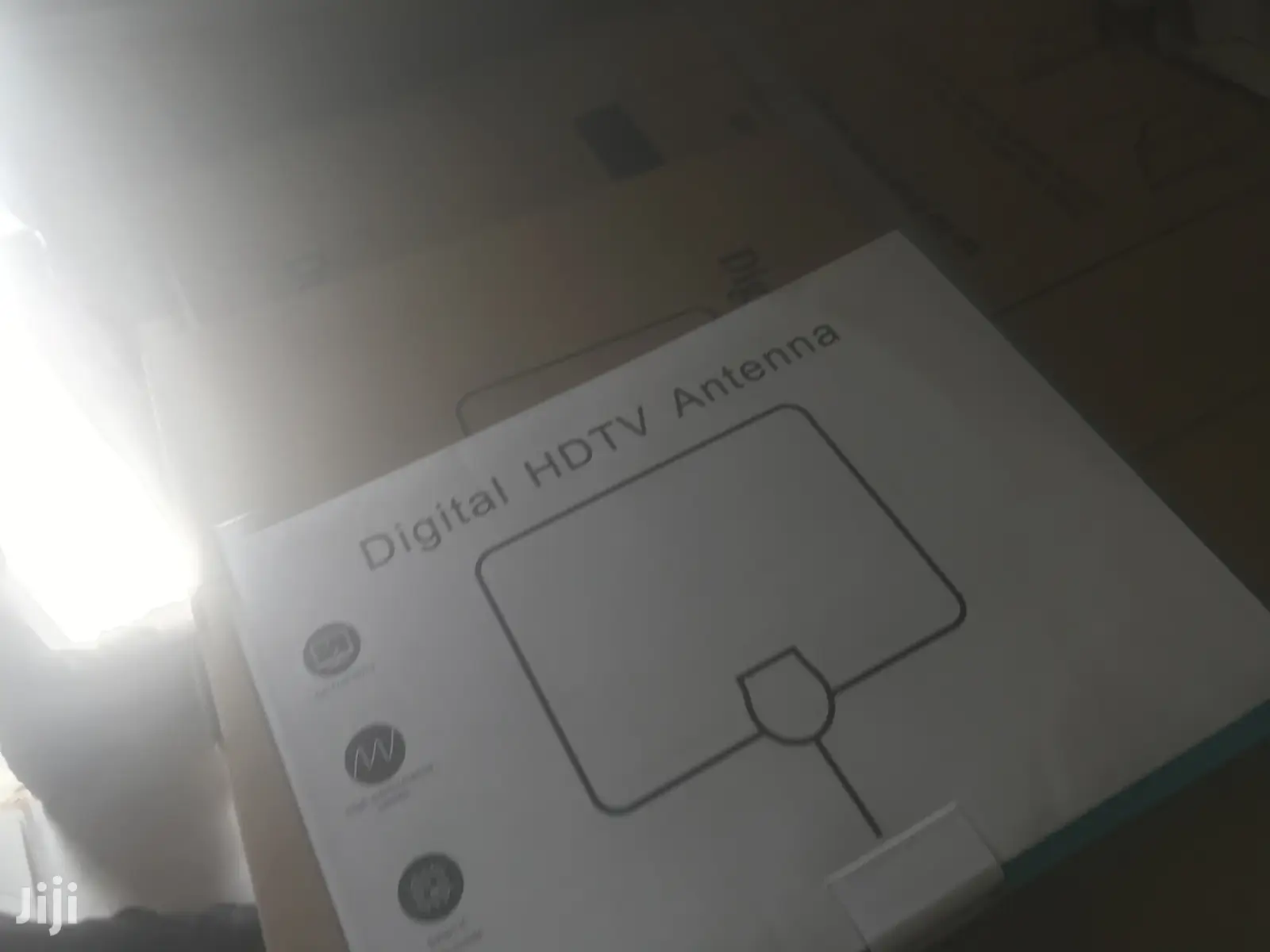 Ultra-Thin Indoor Plate HDTV Antenna - Black/White