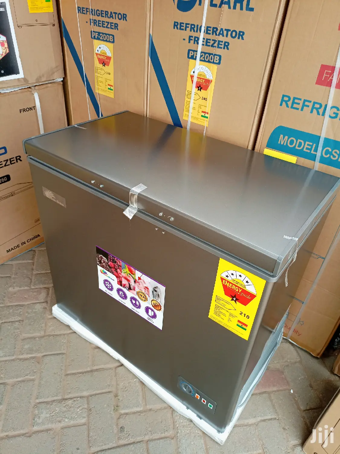 Rainbow 200ltr Chest Freezer+ Glass Cover