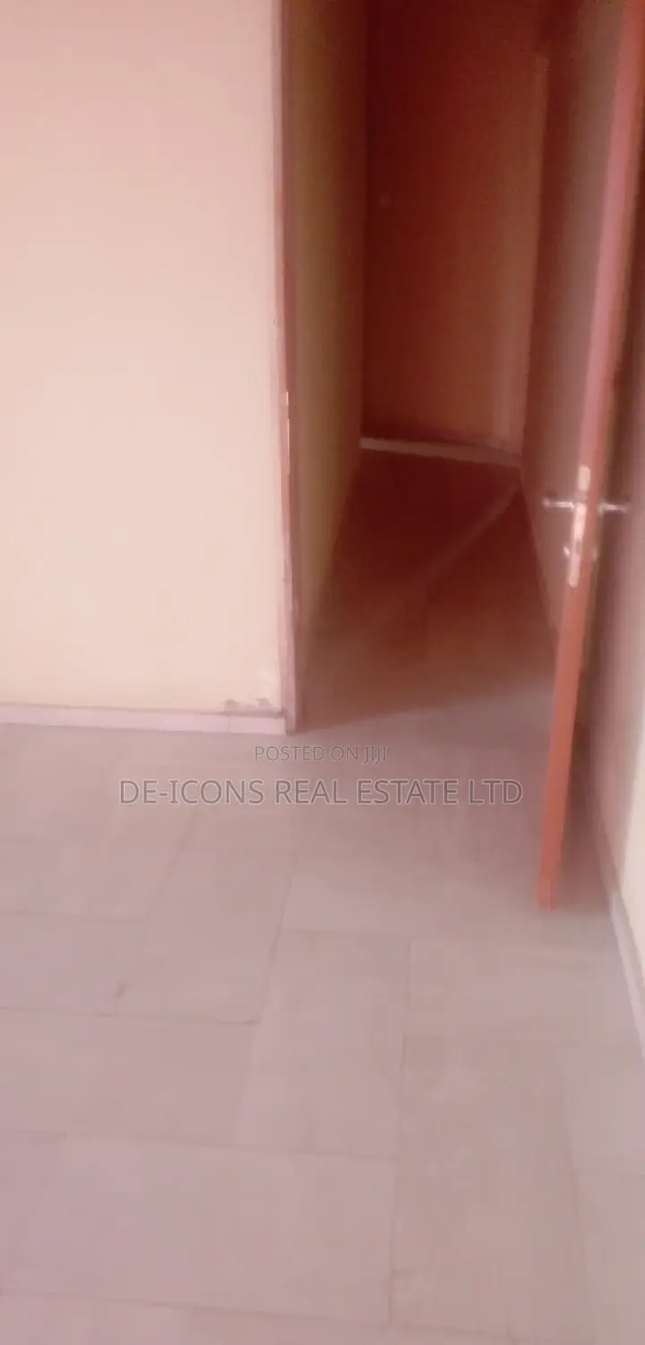 2bdrm Duplex in De-Icons Real Estate, Awutu Senya East Municipal