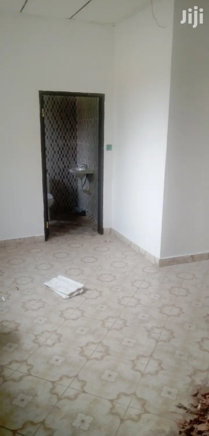 2bdrm House in De-Icons Real Estate, Awutu Senya East Municipal