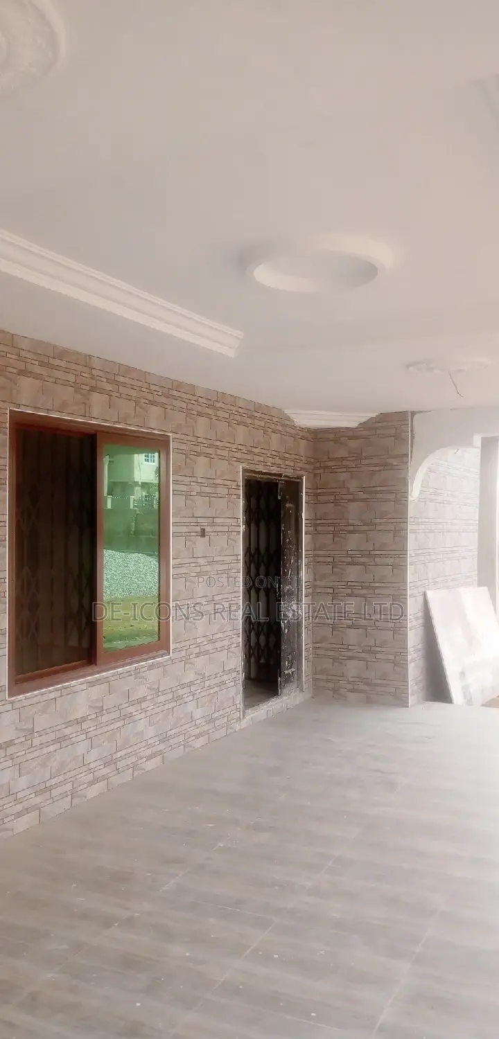 2bdrm House in De-Icons Real Estate, Awutu Senya East Municipal