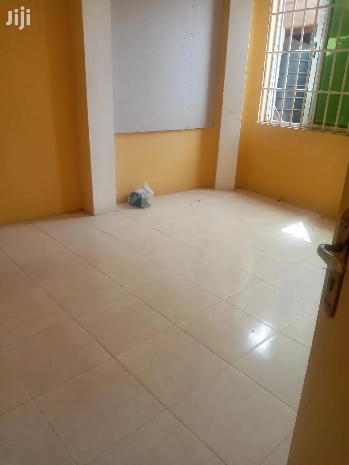 Neat 3-Bedrooms Apartments Dansoman