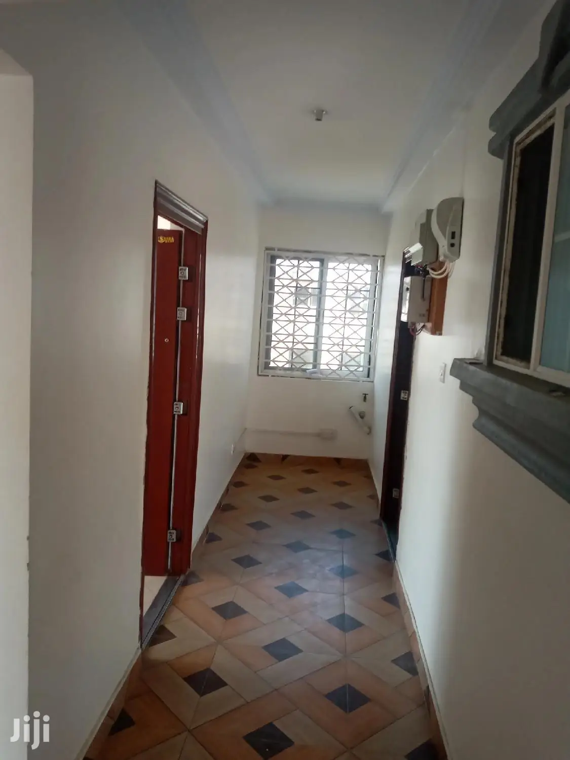 2bdrm Mansion in Control, Dansoman for rent