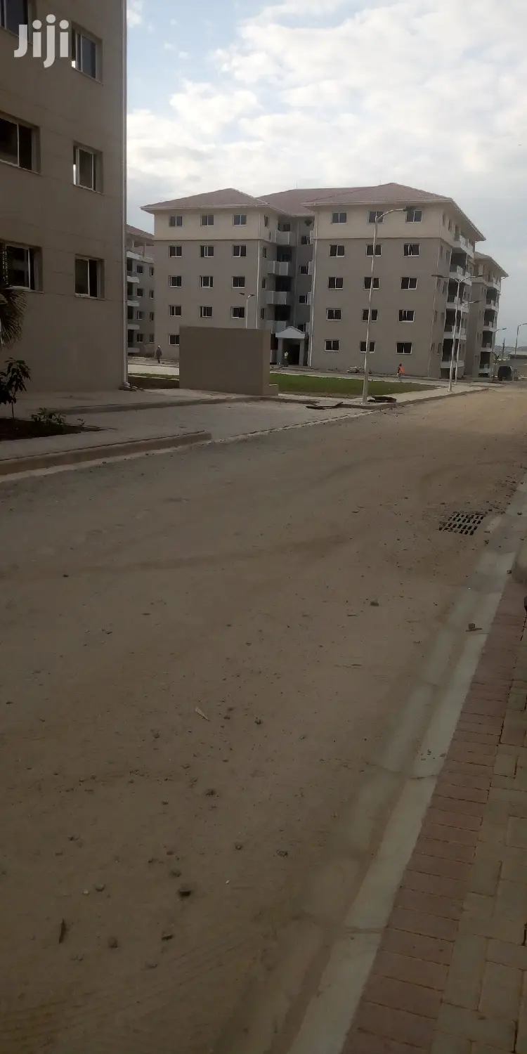 3bdrm Duplex in De-Icons Real Estate, Awutu Senya East Municipal